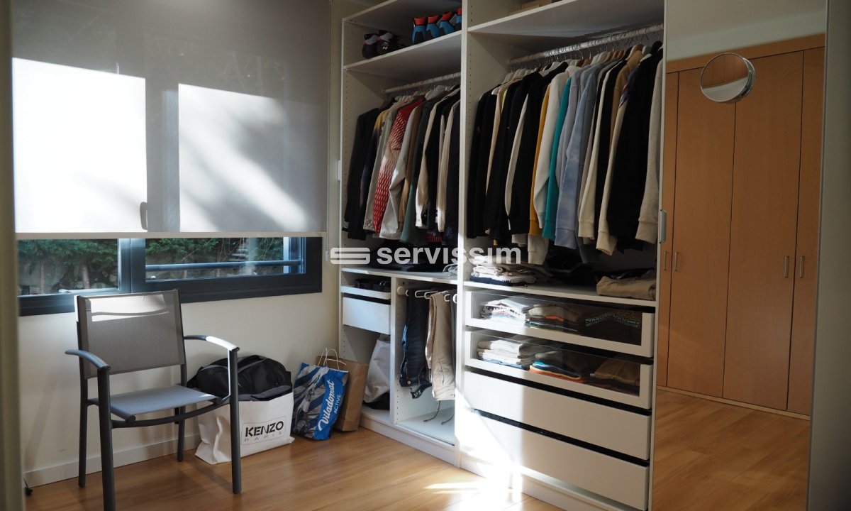 Casa adossada de lloguer a La Massana, 4 habitacions, 317 metres