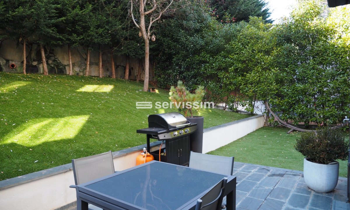 Casa adossada de lloguer a La Massana, 4 habitacions, 317 metres