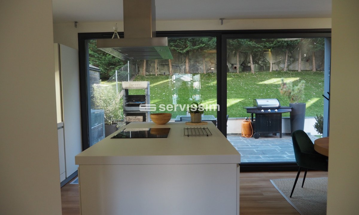 Casa adossada de lloguer a La Massana, 4 habitacions, 317 metres