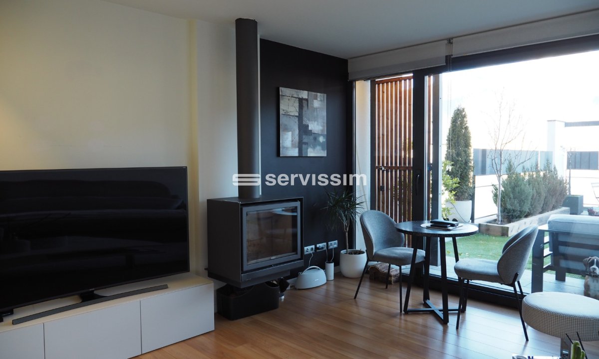 Casa adossada de lloguer a La Massana, 4 habitacions, 317 metres