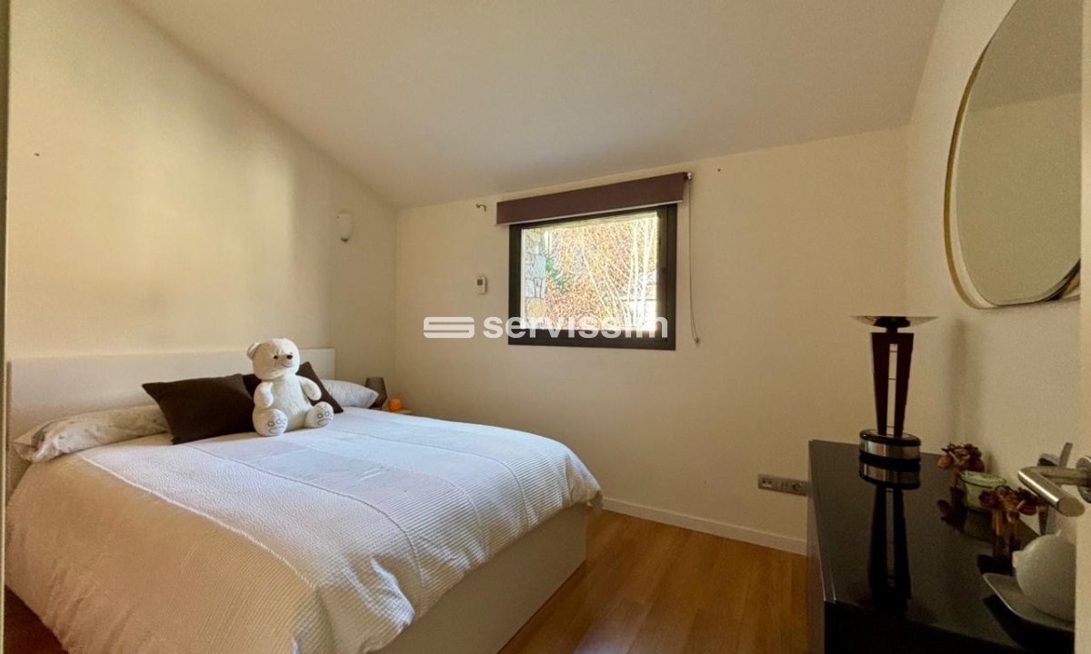 Casa adossada de lloguer a La Massana, 4 habitacions, 317 metres