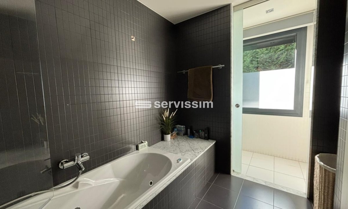 Casa adossada de lloguer a La Massana, 4 habitacions, 317 metres