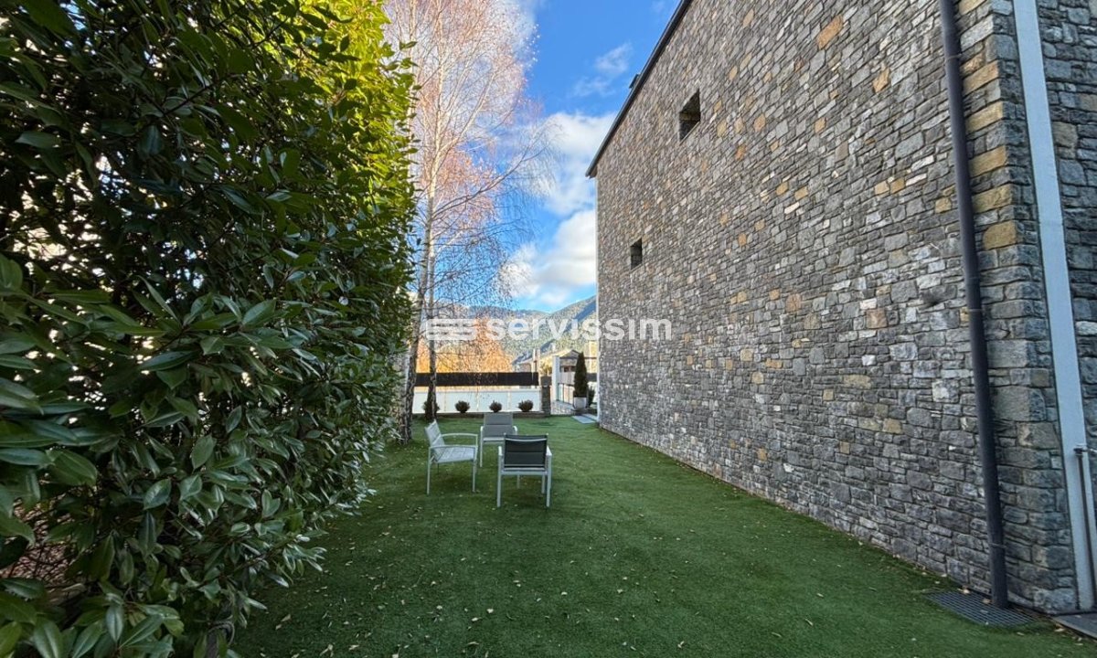 Casa adossada de lloguer a La Massana, 4 habitacions, 317 metres