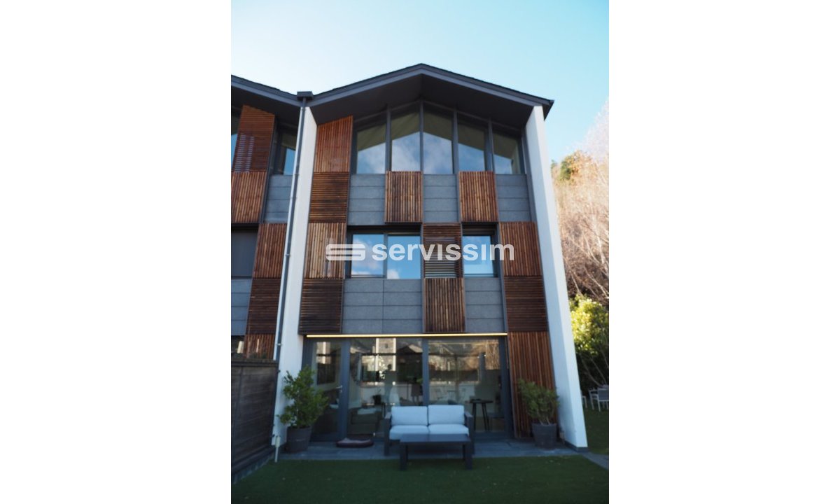 Casa adossada de lloguer a La Massana, 4 habitacions, 317 metres