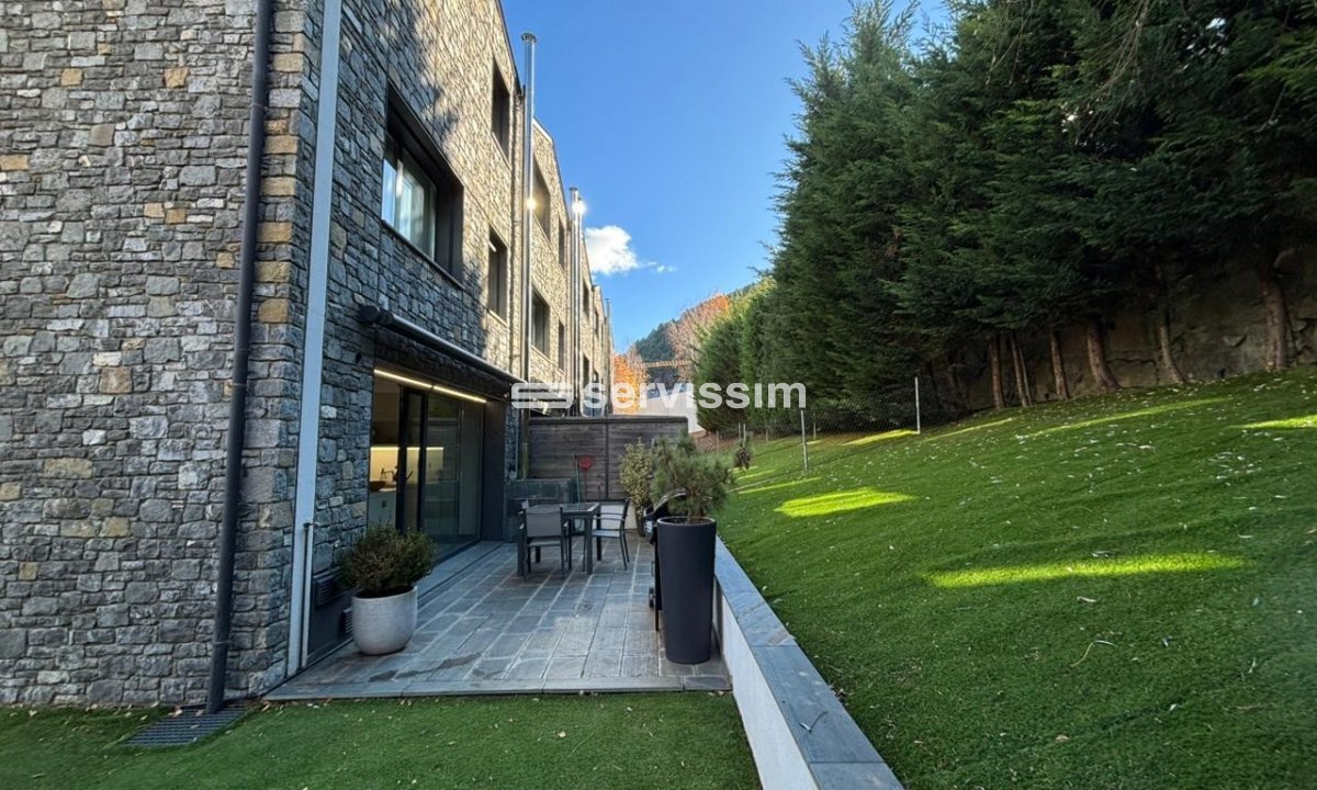 Casa adossada de lloguer a La Massana, 4 habitacions, 317 metres