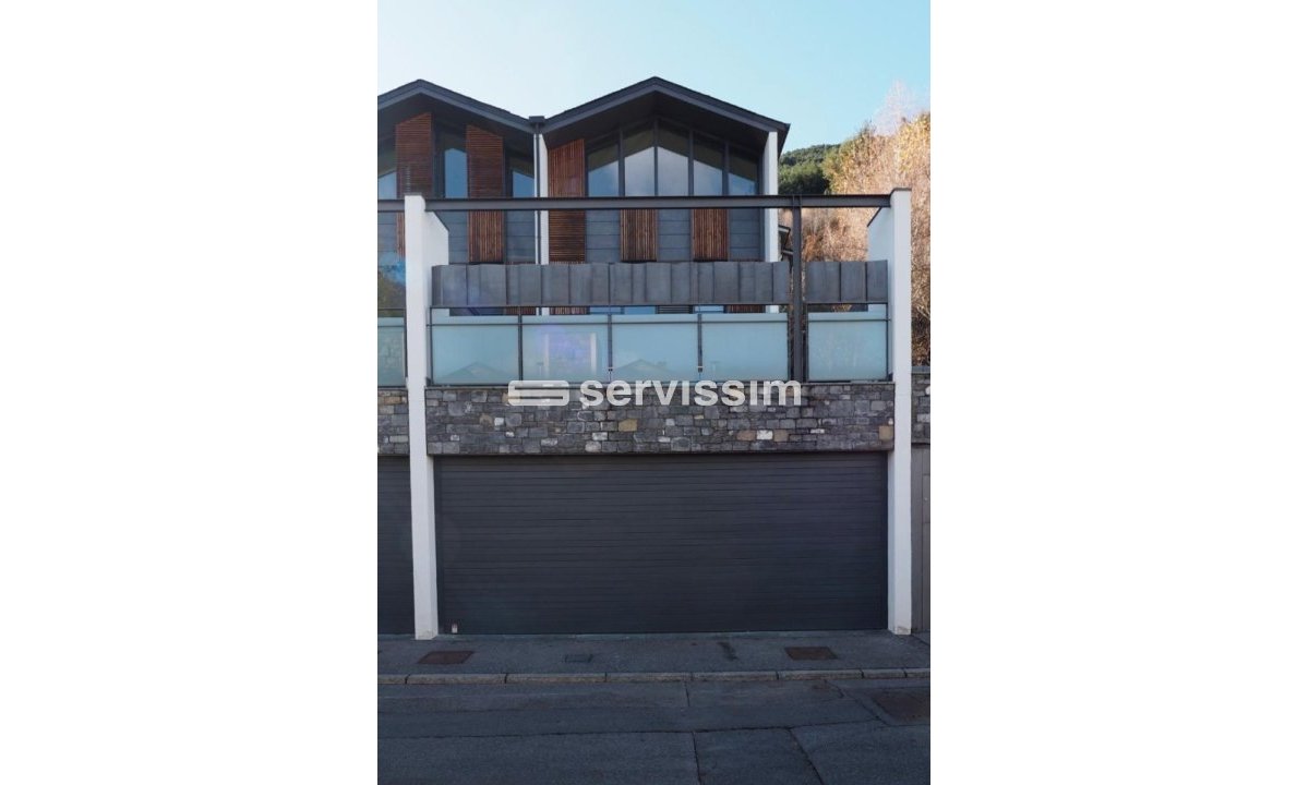 Casa adossada de lloguer a La Massana, 4 habitacions, 317 metres