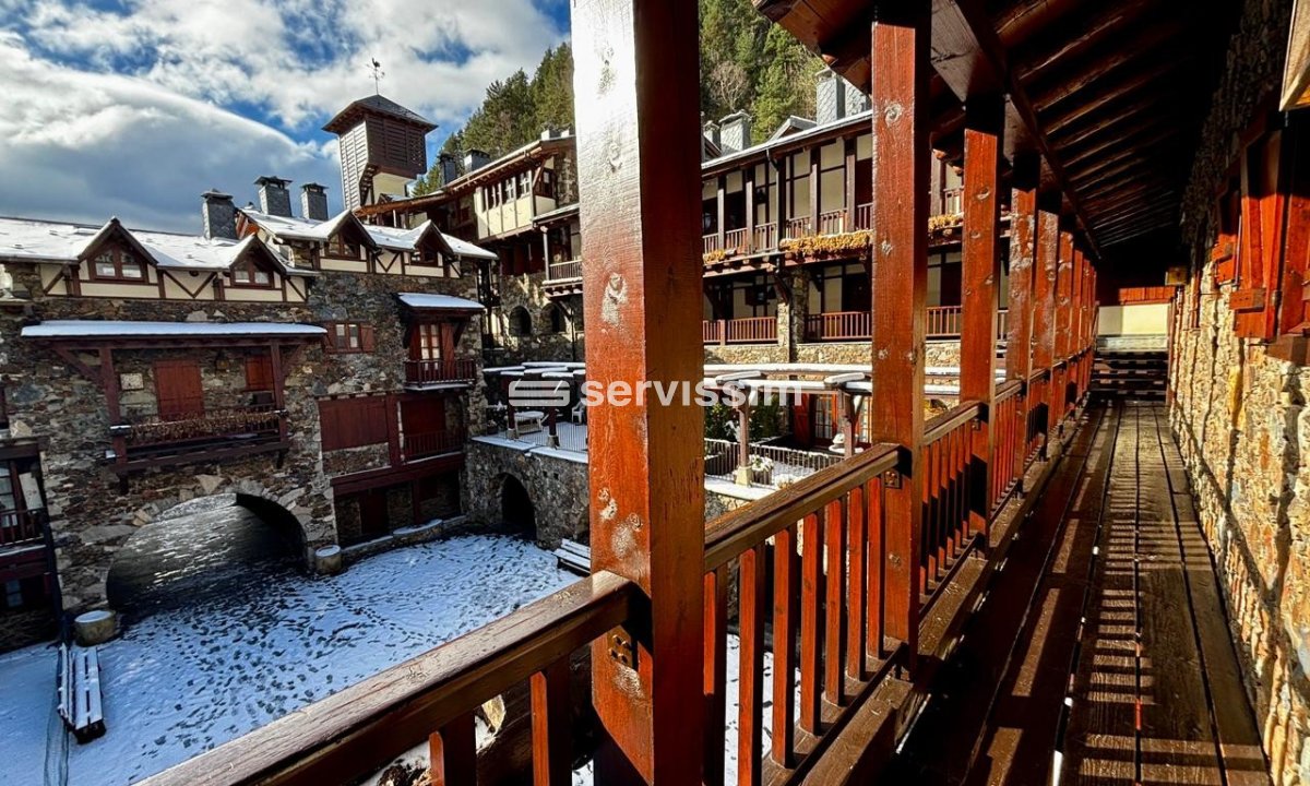 Casa adossada en venda a Arinsal, 3 habitacions, 156 metres