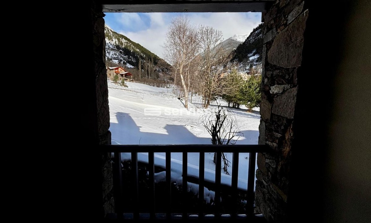 Casa adossada en venda a Arinsal, 3 habitacions, 156 metres