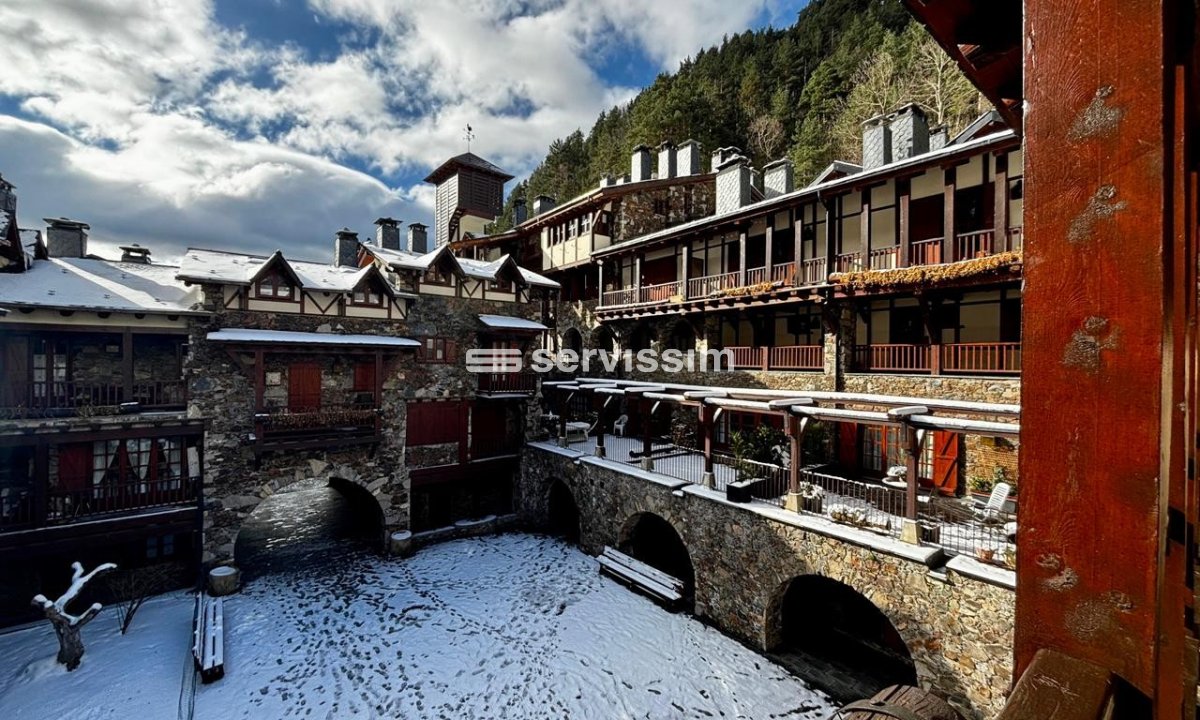Casa adossada en venda a Arinsal, 3 habitacions, 156 metres