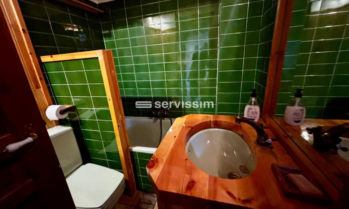 Casa adossada en venda a Arinsal, 3 habitacions, 156 metres