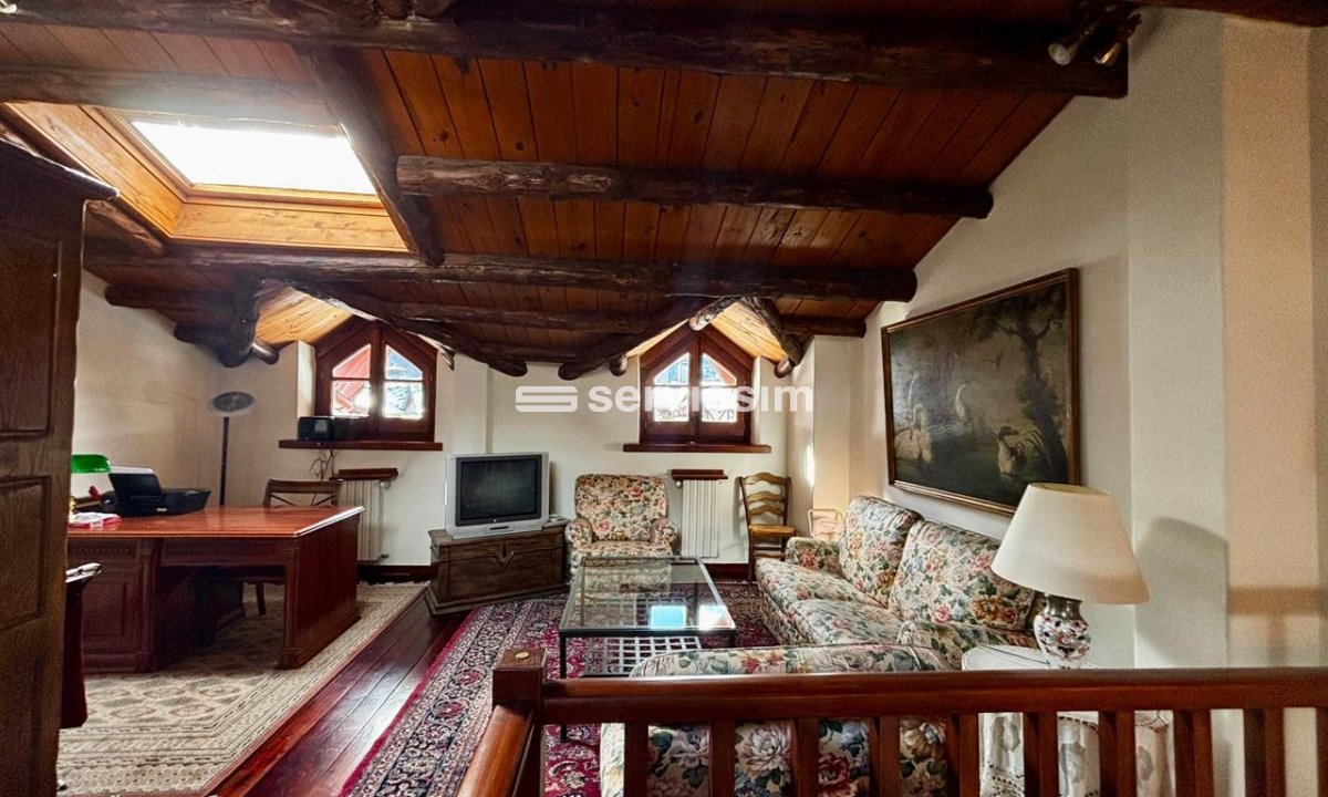 Casa adossada en venda a Arinsal, 3 habitacions, 156 metres