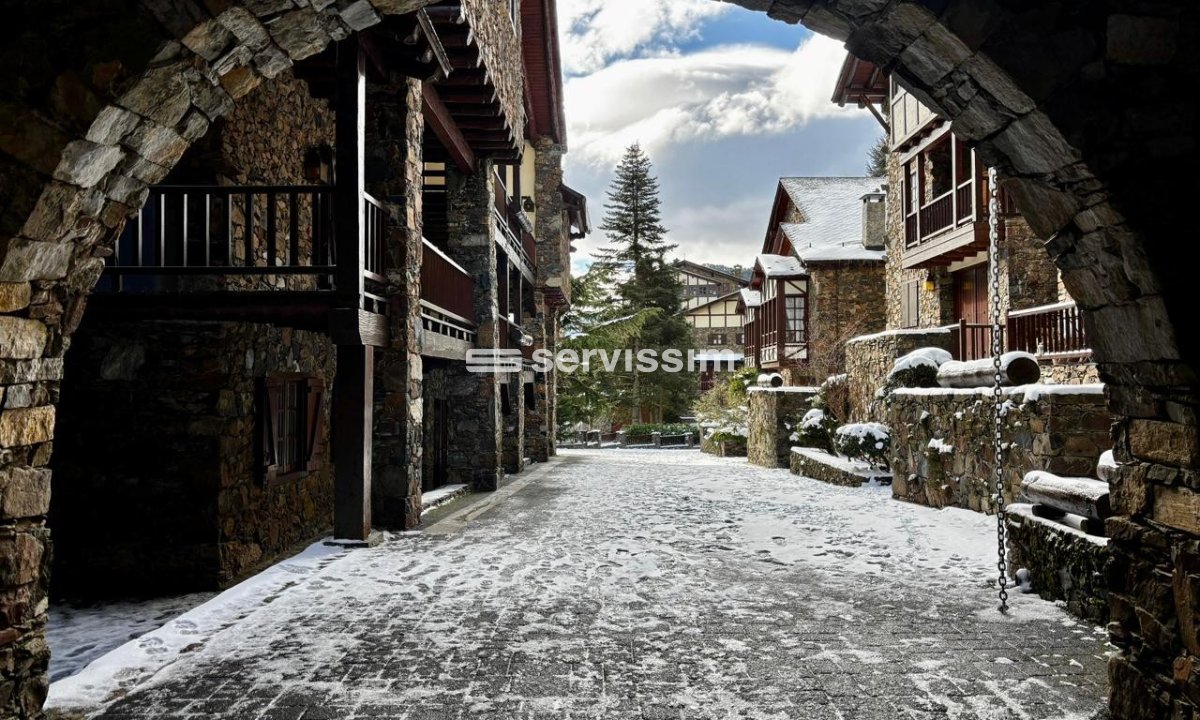 Casa adossada en venda a Arinsal, 3 habitacions, 156 metres