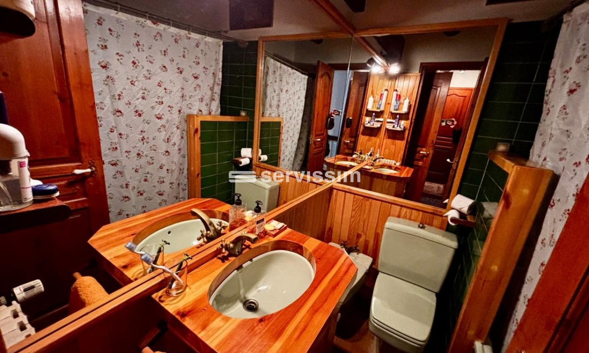 Casa adossada en venda a Arinsal, 3 habitacions, 156 metres