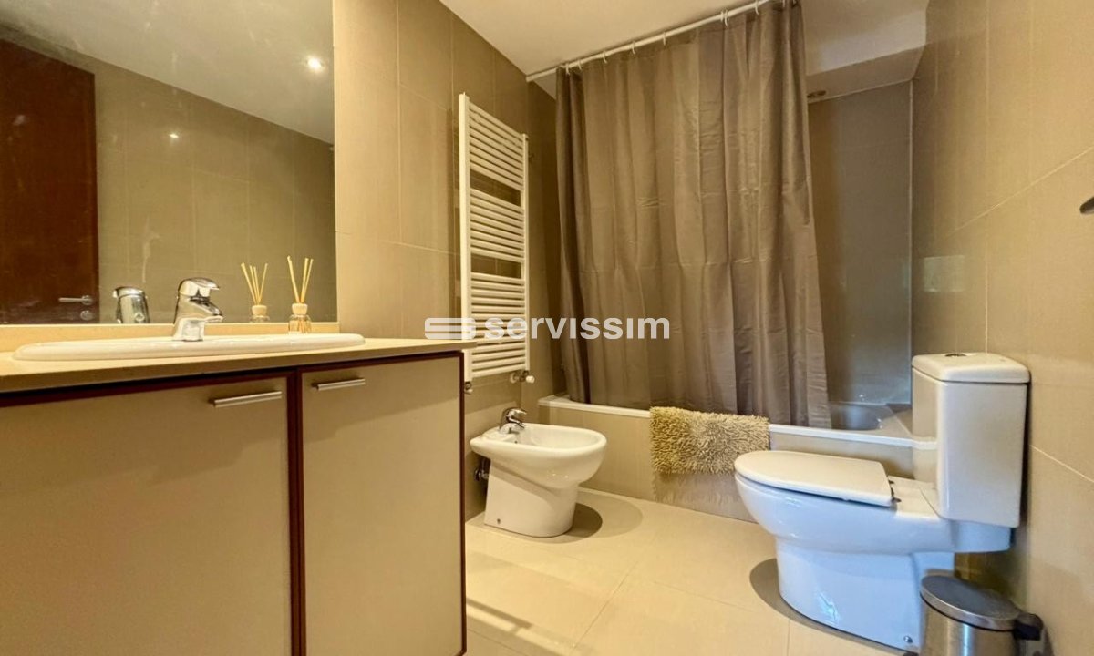 Piso de alquiler en Arinsal, 2 habitaciones, 80 metros